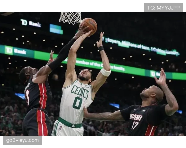 南安普顿新赛季进攻战术革新,火力全开展现强劲攻击力 南安普顿新赛季进攻战术革新,火力全开展现强劲攻击力