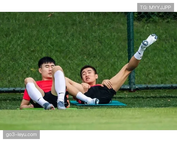 韦世豪场下这穿搭，真敢穿啊……